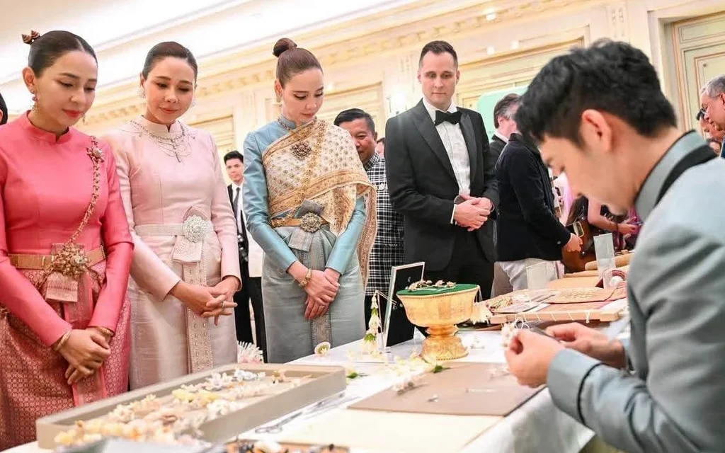 People in traditional Thai costumes at an exhibition in Paris.
