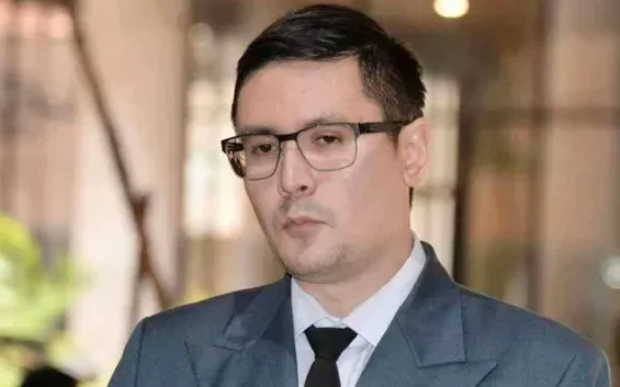 Thai politician Rangsiman Rome wearing a suit and glasses.
