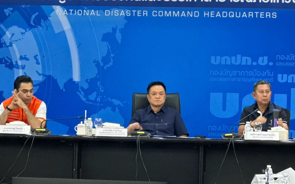 Anutin Charnvirakul and officials at a National Disaster Command Headquarters meeting.