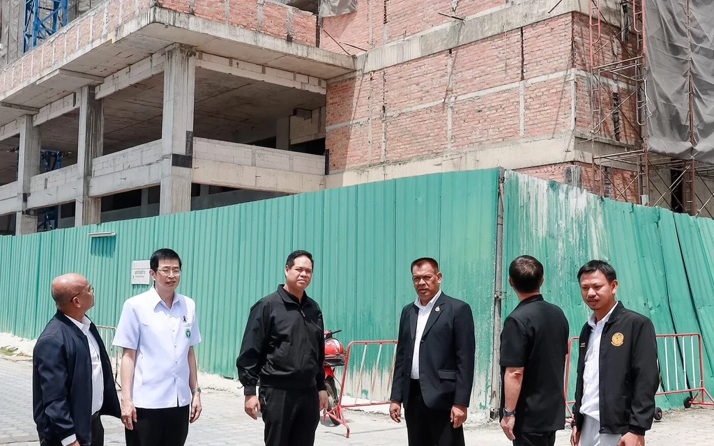 Officials inspecting the construction site of the Songkhla Hospital outpatient building.