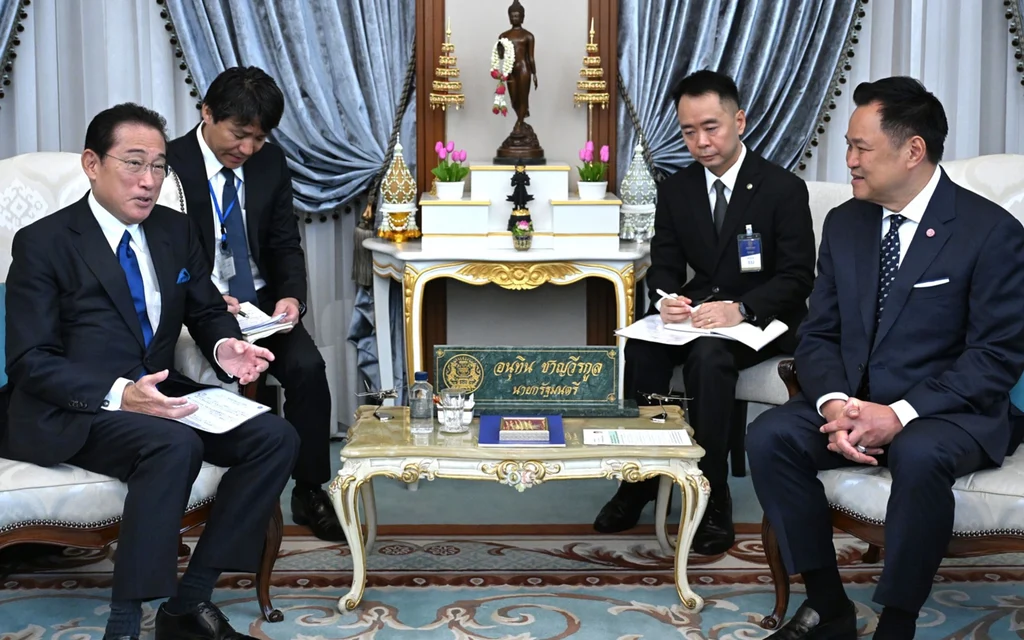Anutin Charnvirakul meeting with former Japanese Prime Minister Fumio Kishida.
